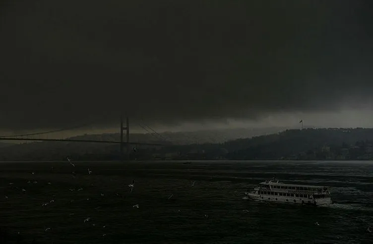 İstanbul’un üzerine kara bulutlar çöktü