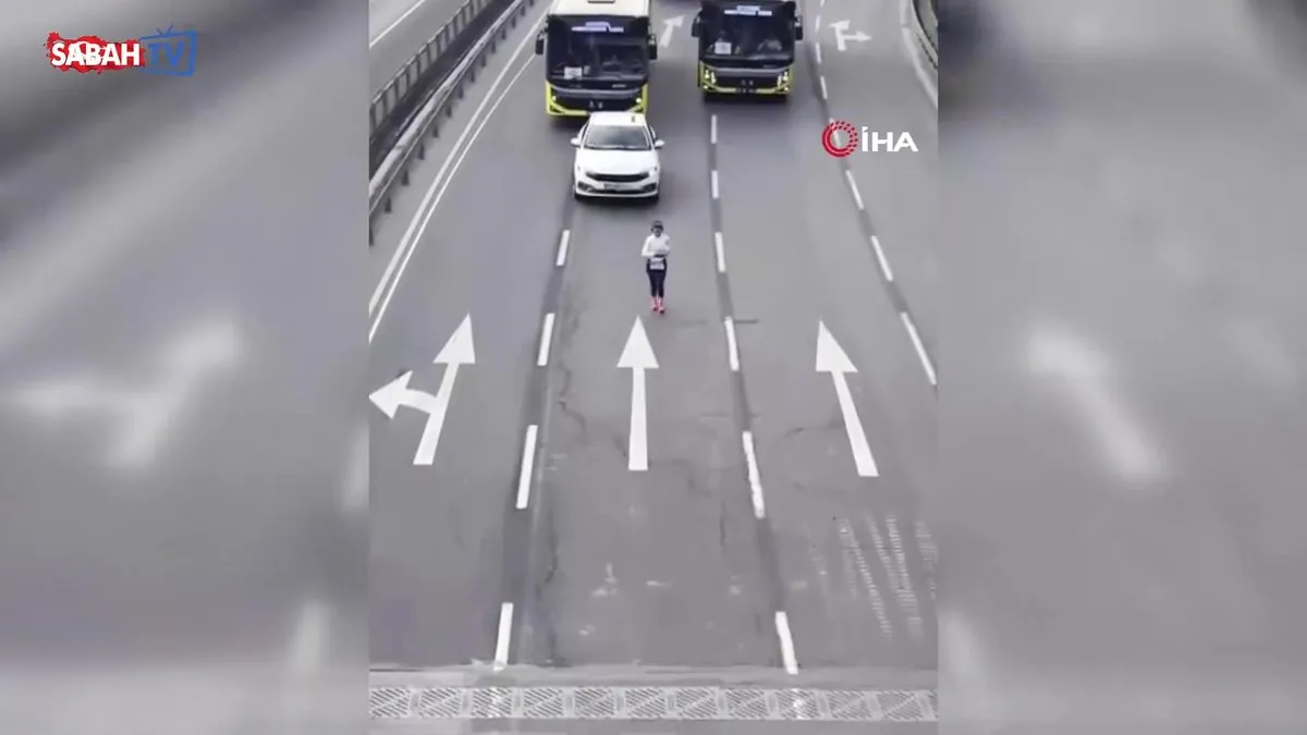 İstanbul Maratonu’nda sonuncu olan koşucu, birinciden daha popüler oldu | Video videosunu izle İstanbul Maratonu’nda sonuncu olan koşucu, birinciden daha popüler oldu | Video videosunu izle
