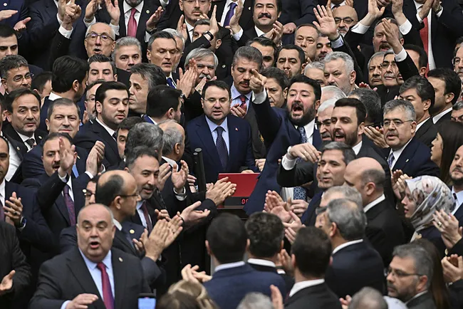 baskan-erdogan-chpnin-icine-dustugu-bataklikla-ilgilenmiyoruz-sadece-isimize-bakiyoruz-1771408630099.jpg Başkan Erdoğan: CHP'nin içine düştüğü bataklıkla ilgilenmiyoruz... Sadece işimize bakıyoruz