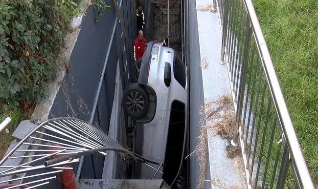 son-dakika-bahcelievlerde-feci-kaza-9-araca-carpan-cip-5-metreden-bosluga-dustu-surucu-yaralandi-1763020174805.jpg son dakika bahcelievlerde feci kaza 9 araca carpan cip 5 metreden bosluga dustu surucu yaralandi 1763020174805