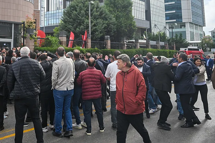 son-dakika-kemal-kilicdaroglu-destekcelerine-mafya-benzetmesi-chpli-murat-emir-kurultay-cagrisini-yineledi-1779619838038.jpg