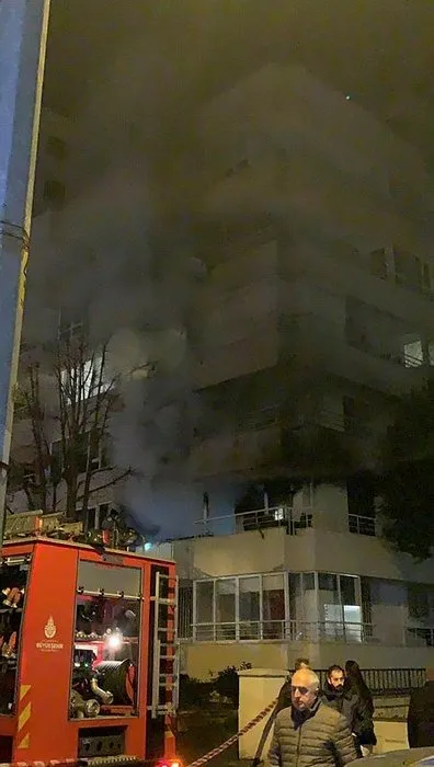Kadıköy’de 6 katlı binada gazlı şömineden yangın çıktı, mahsur kalanlar dehşeti yaşadı