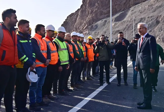 hakkari-yuksekova-arasi-25-dakika-kisaliyor-1733578460181.jpeg