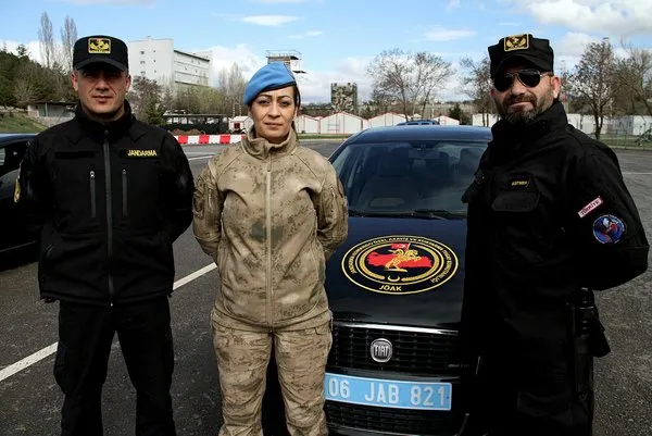Onlar Formula 1 pilotu değil Türk Jandarması