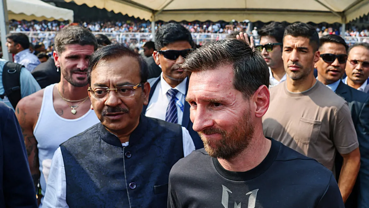 Hindistan’da Lionel Messi izdihamı! Taraftarlar çılgına döndü Hindistan’da Lionel Messi izdihamı! Taraftarlar çılgına döndü