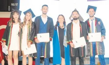 Genç hukukçular diplomayı aldı