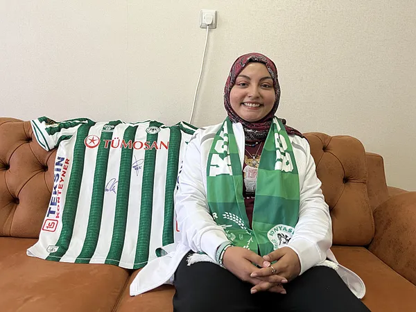kanserle-savasan-sude-hayata-futbolla-tutundu-futbol-izlemek-beni-motive-ediyor-1791122703460.jpg