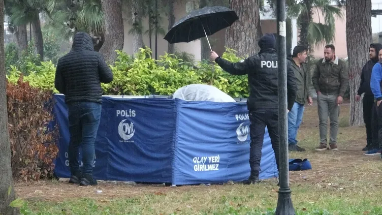 Antalya’da esrarengiz olay: Mobilya ustası parkta ölü bulundu!