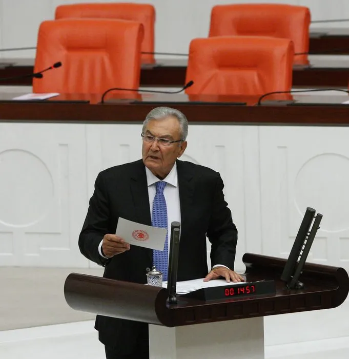 Deniz Baykal kimdir?