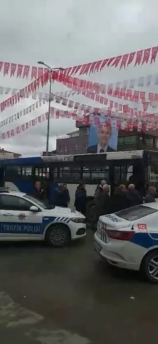 Mansur Yavaş’tan yeni skandal: Belediye personelini zorla mitingine götürdü!