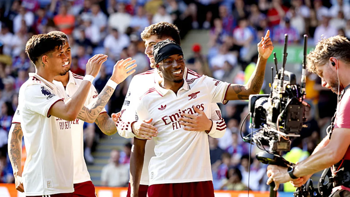 Şampiyon Arsenal sezonu 3 puanla kapattı!