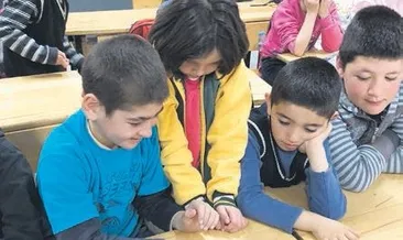 Köy okuluna bilim götürdüler