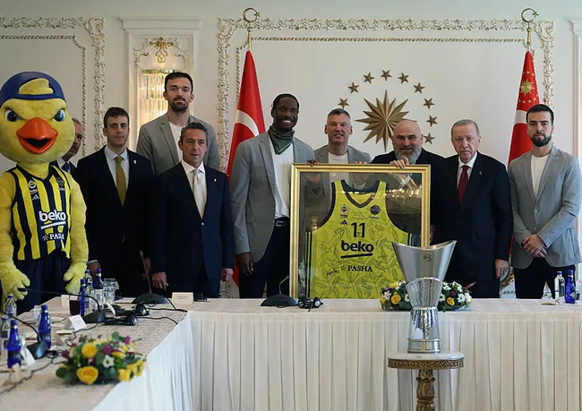 baskan-erdogan-euroleague-sampiyonu-fenerbahce-bekoyu-kabul-etti-1748624140447.jpg