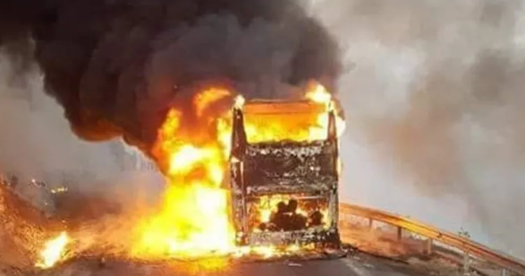 Mersin’de hareket halindeki yolcu otobüsü yandı