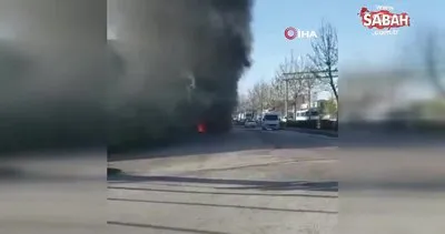 Park halindeyken yanmaya başlayan araç hurdaya döndü | Video