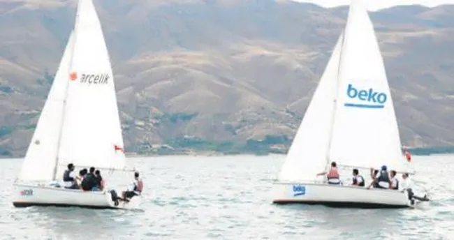 Eğitim için 2 yelkenliyi karadan Elazığa’a taşıdılar