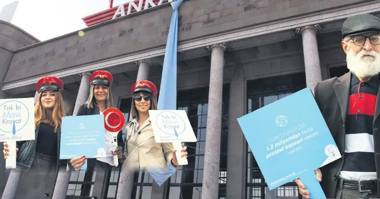 Ankara Garı’na dev mavi kravat