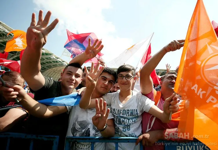 Cumhurbaşkanı Erdoğan Akhisar’da vatandaşlara seslendi! Erdoğan’a coşkulu karşılama