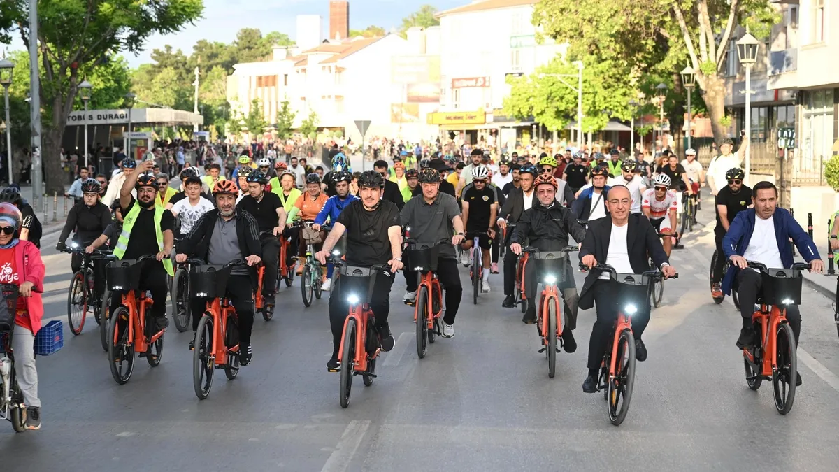 Avrupa bisiklet başkenti Konya’da aynı anda binlerce bisikletsever pedal çevirdi Avrupa bisiklet başkenti Konya’da aynı anda binlerce bisikletsever pedal çevirdi