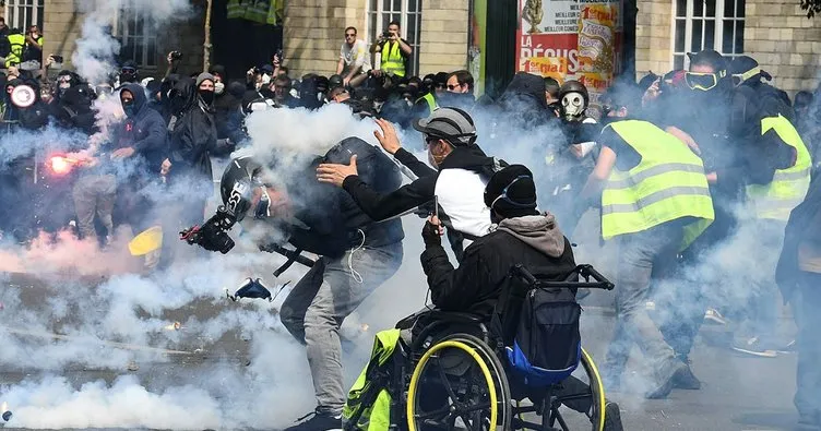 Fransa’da sarı yeleklilerin gösterilerinde 52 kişi gözaltına alındı