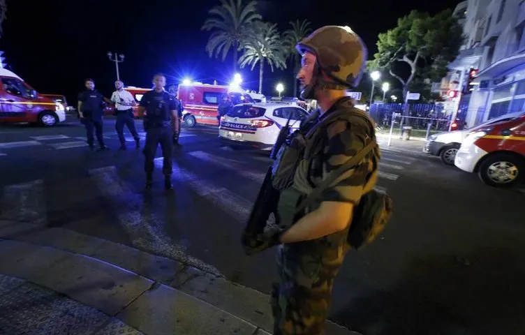 Fransa’da kamyonlu saldırı ve silah sesleri