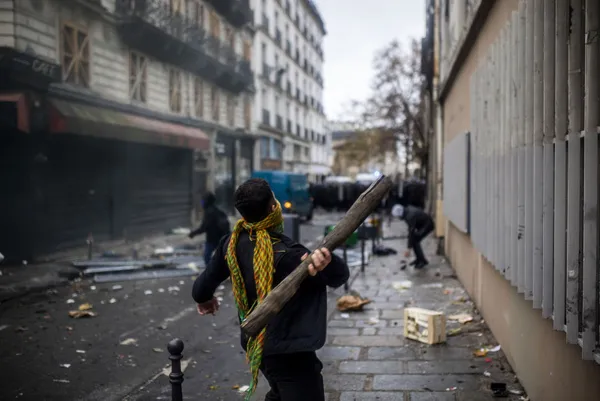 Başkan Erdoğan 'Beslediğiniz yılan sizi de sokar' diye uyarmıştı! PKK'lılar Paris'i karıştırdı
