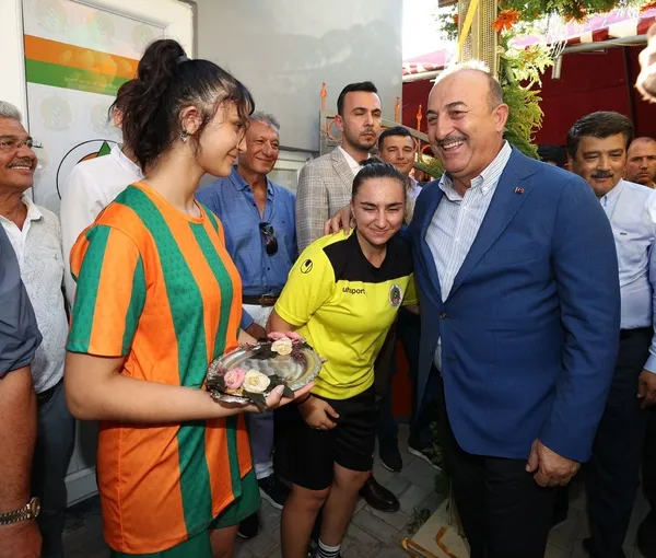 disisleri-bakani-cavusoglu-alanyaspor-altyapi-tesis-binasinin-acilisina-katildi-1662742440294.jpeg