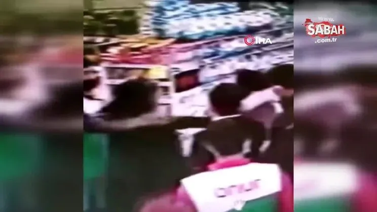 Süpermarkette kadınların kavgası kameraya yansıdı | Video