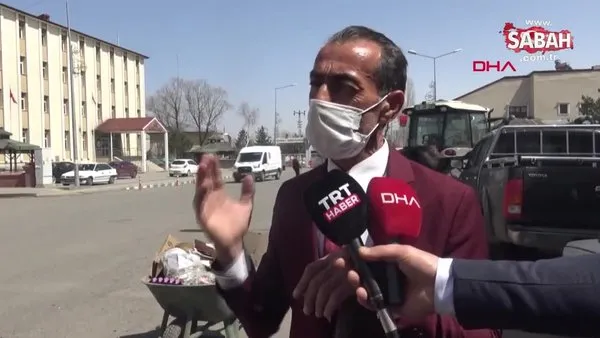 Ardahan'da cadde ve sokakları 21 yıldır takım elbisesiyle temizliyor!