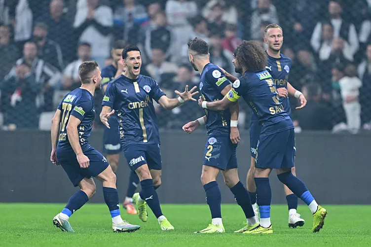 SON DAKİKA BEŞİKTAŞ HABERİ: Beşiktaş taraftarı ayağa kalktı! Kasımpaşa mağlubiyeti sonrası Masuaku’ya ağır eleştiriler…