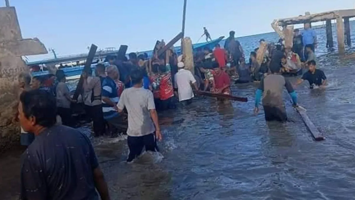 Endonezya'da seçim mitinginde facia! Çöken köprüde 7 kişi öldü