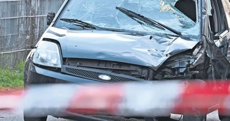 Almanya’da araç kalabalığa daldı 2 ölü