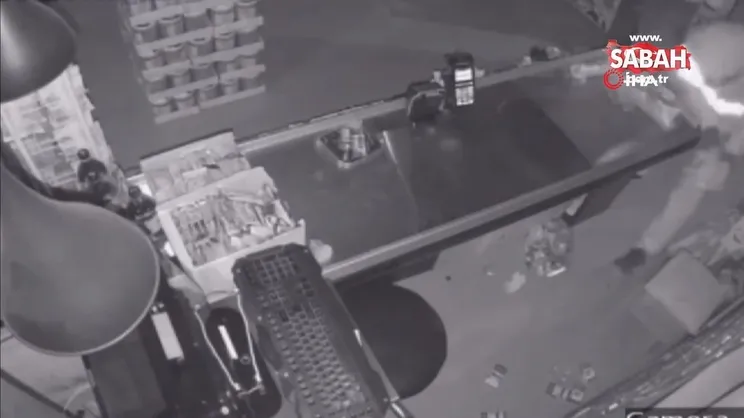 Manavda hırsızlık anı kamerada