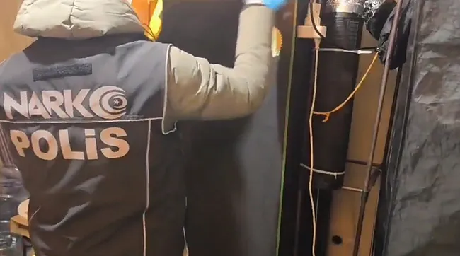 duzcede-uyusturucu-operasyonu-evi-seraya-cevirmis-1739471022119.jpeg