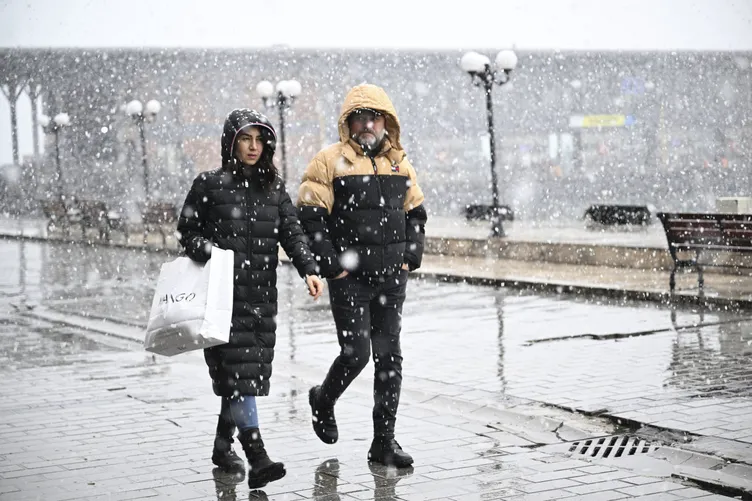İstanbul’da kar için yeni tarih verildi! İstanbul’da pazartesi günü okullar tatil olacak mı? Cevap geldi