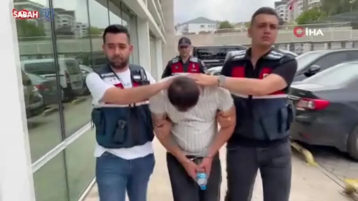 Jandarma, bagajdaki boya kutularında 2 bin 653 uyuşturucu hap ele geçirdi | Video videosunu izle Jandarma, bagajdaki boya kutularında 2 bin 653 uyuşturucu hap ele geçirdi | Video videosunu izle
