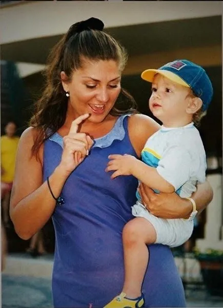 Güzel annenin yakışıklı oğlu Sibel Can’ın oğlu Emir Aksüt ile pozuna yorum yağdı...