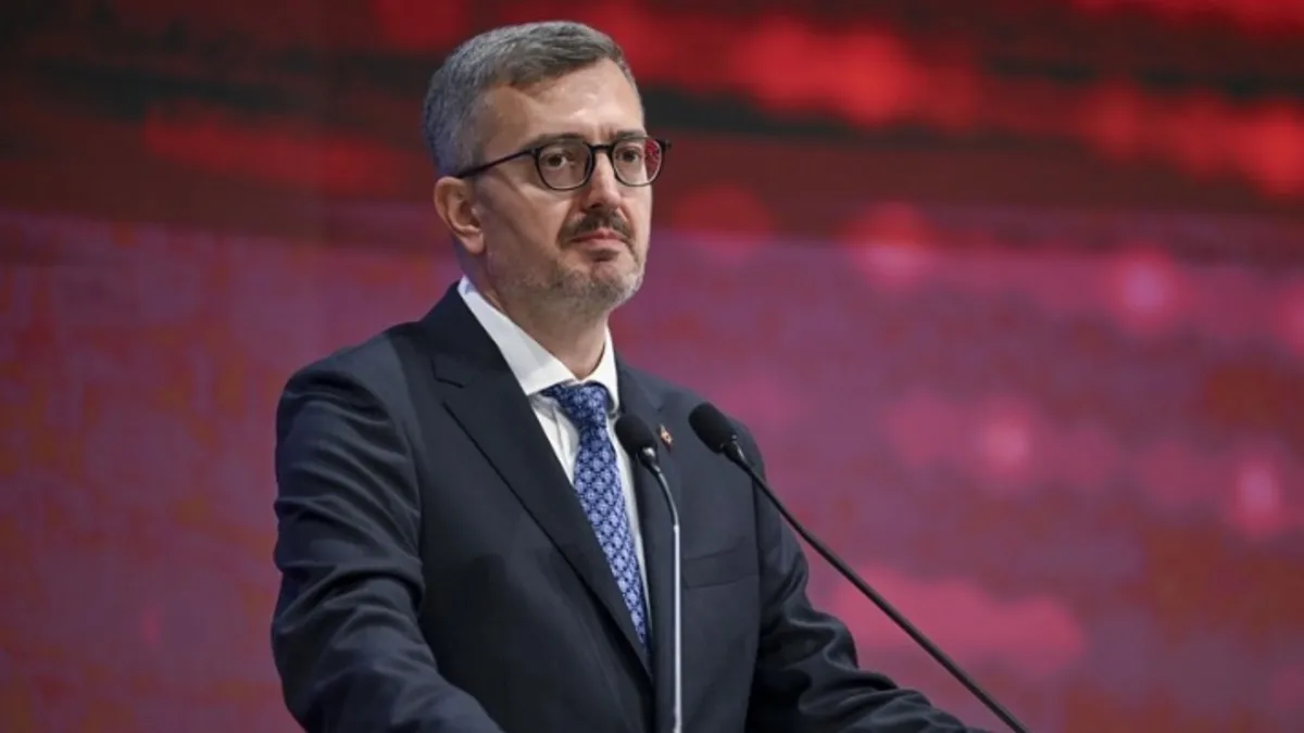 İletişim Başkanı Burhanettin Duran: Yaraların sarılması için tarihi bir seferberlik yürütülmüştür İletişim Başkanı Burhanettin Duran: Yaraların sarılması için tarihi bir seferberlik yürütülmüştür