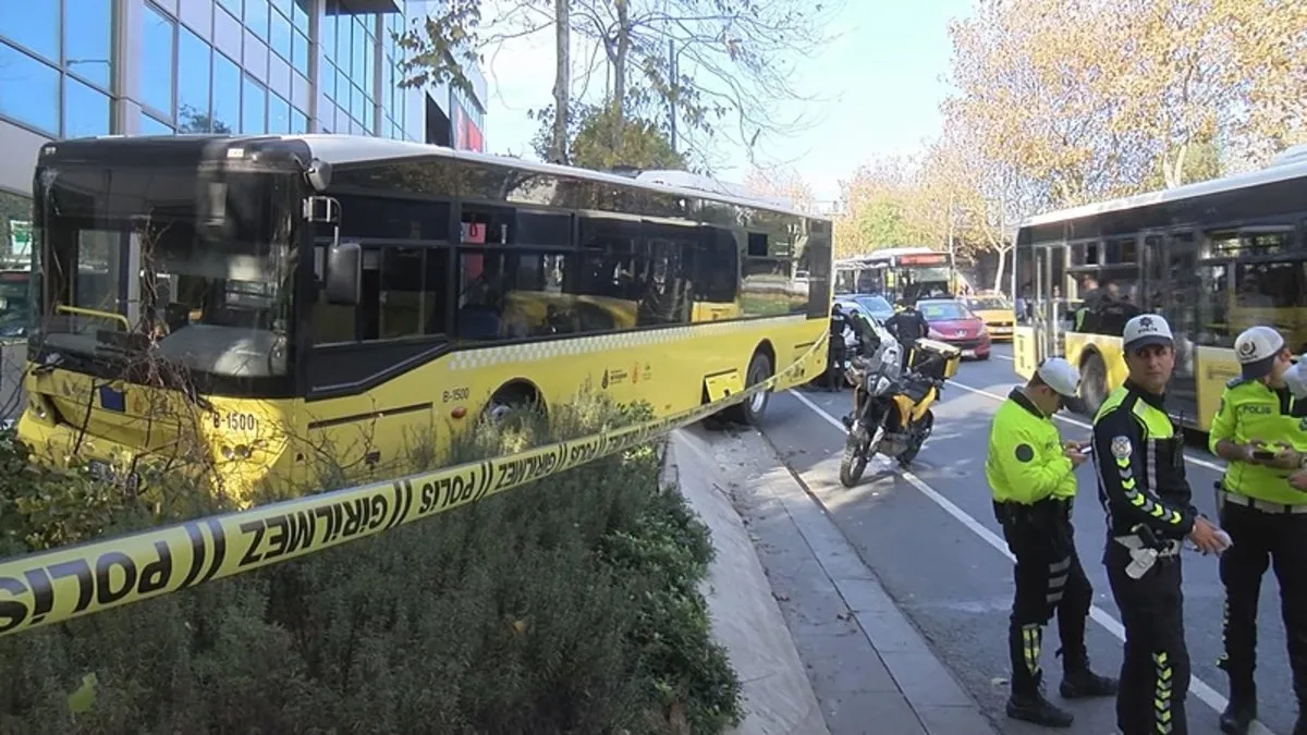 Ölüm seyir halindeyken geldi: İETT otobüsü şoförü kalp krizi geçirdi, ağaca çarparak durabildi! Ölüm seyir halindeyken geldi: İETT otobüsü şoförü kalp krizi geçirdi, ağaca çarparak durabildi!