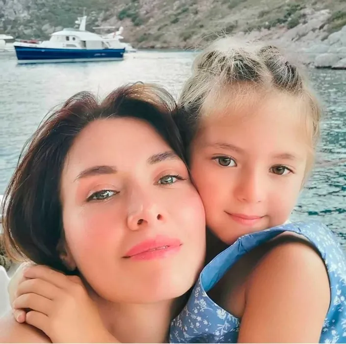 Nefise Karatay’dan yürek yakan itiraf: O an çocukluğunuzu kaybediyorsunuz…