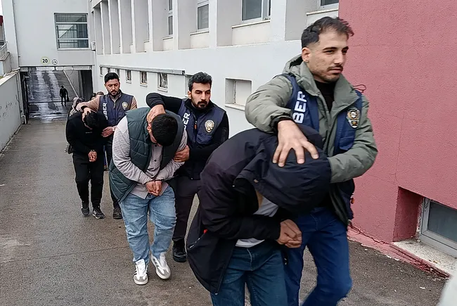 son-dakika-adana-merkezli-6-ilde-yasa-disi-bahis-operasyonu-cetenin-aylik-geliri-dudak-ucuklatti-tam-50-milyon-1769239578210.jpg
