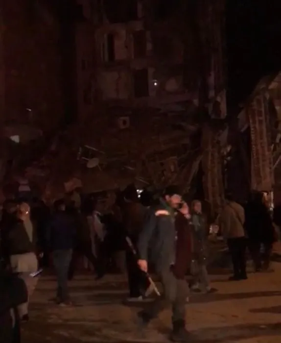 Σοβαρές σεισμοί στο Elazig. Εδώ είναι τα πρώτα πλαίσια από το σεισμό