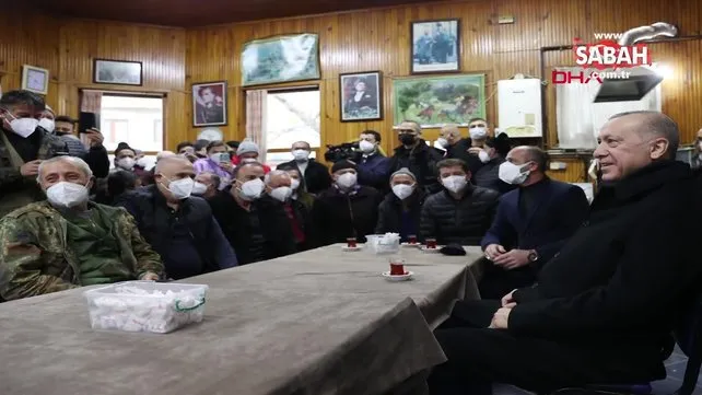 Başkan Erdoğan kıraathanede vatandaşlarla sohbet edip çay içti | Video