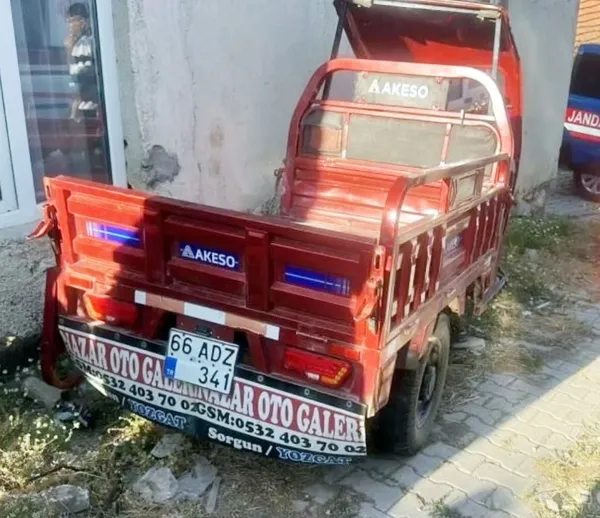 yozgatta-elektrikli-motosiklet-duvara-carpti-6-yarali-1783591829407.jpg
