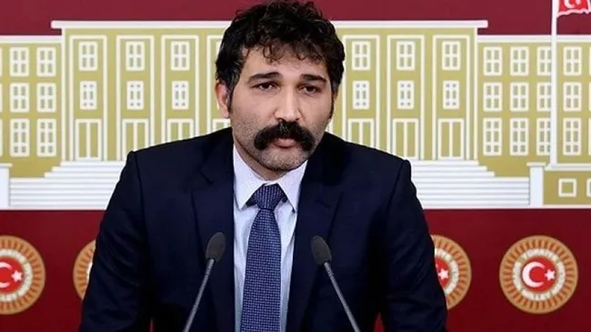 Sanat maskeli provokasyon! Barış Atay ve Bülent Emrah Parlak’tan rezil gösteri: Milli ve manevi değerleri hedef aldılar