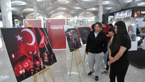 istanbul-havalimaninda-zaferin-adi-turkiye-15-temmuz-demokrasi-ve-milli-birlik-gunu-sergisi-acildi-1752242273284.jpg