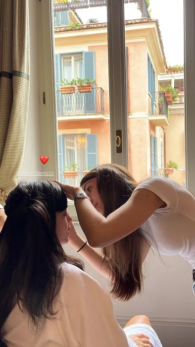 Üç kız kardeş bir arada her biri ayrı güzel Yeni gelin Pınar Deniz’in ablası Huri Deniz paylaşımlara doyamadı!