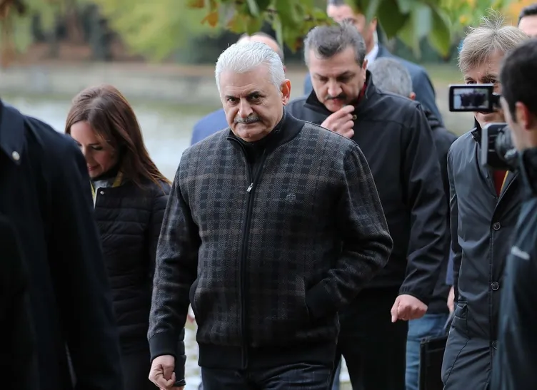 Başbakan Yıldırım ABD'de gazetecilerle sabah yürüyüşüne çıktı