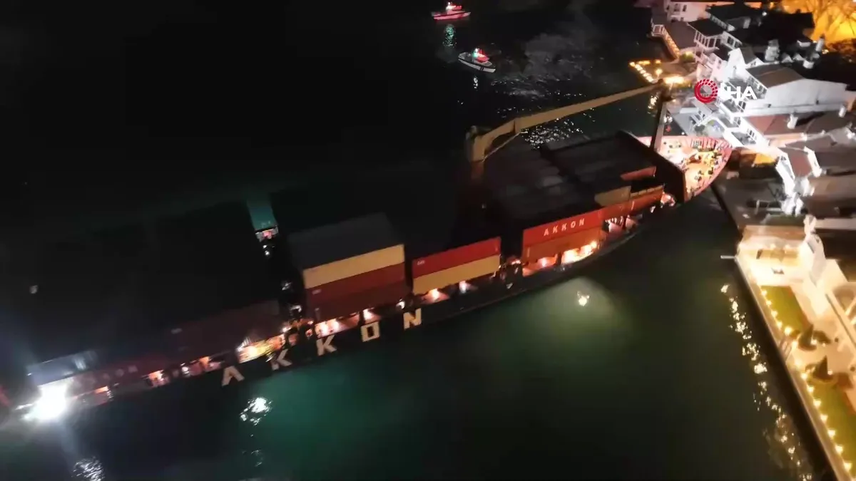 İstanbul Sarıyer’de konteyner gemisi yalıya metreler kala karaya oturdu | Video videosunu izle İstanbul Sarıyer’de konteyner gemisi yalıya metreler kala karaya oturdu | Video videosunu izle