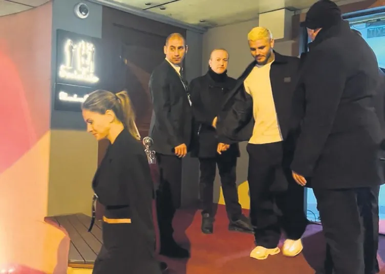 Icardi tek kişi gitti çift kişi döndü! Yeni sevgilisi ve takım arkadaşlarıyla böyle eğlendi...